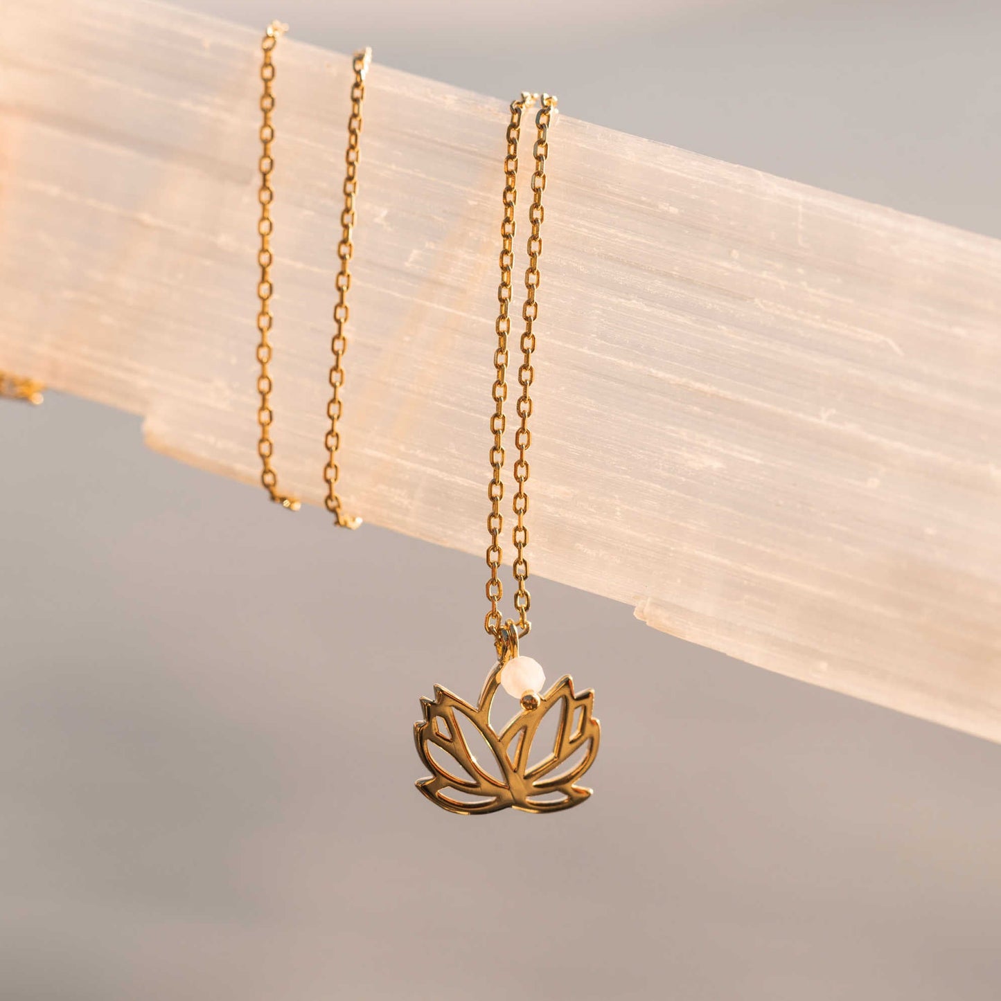 Lotus smykke i sølv med rosenkvarts 221415 - Bjerveur.noLotus smykke i sølv med rosenkvarts 221415