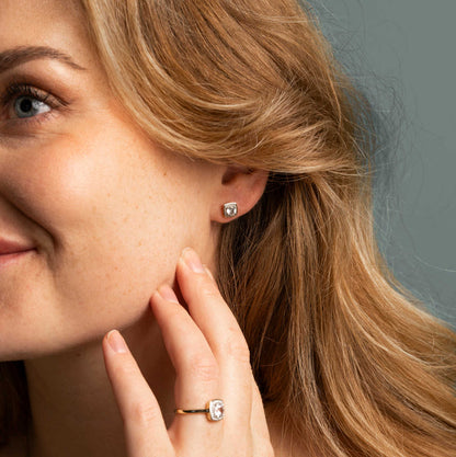 Øredobber i gull med diamant 0,06 ct WSI 24150021 - Bjerveur.noØredobber i gull med diamant 0,06 ct WSI 24150021