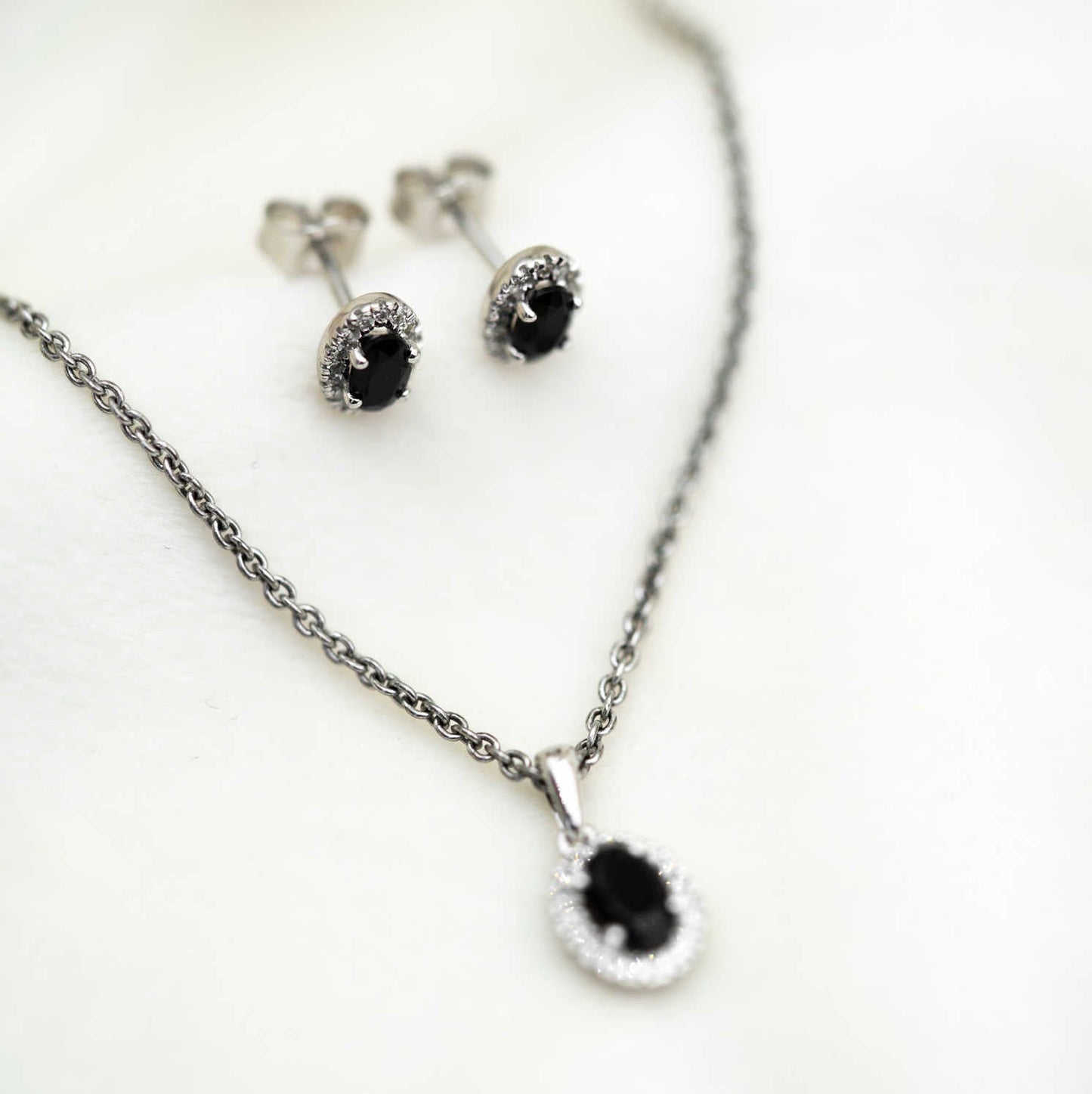 Øredobber i gull med diamant 0.09 ct WSI 14150031 - Bjerveur.noØredobber i gull med diamant 0.09 ct WSI 14150031