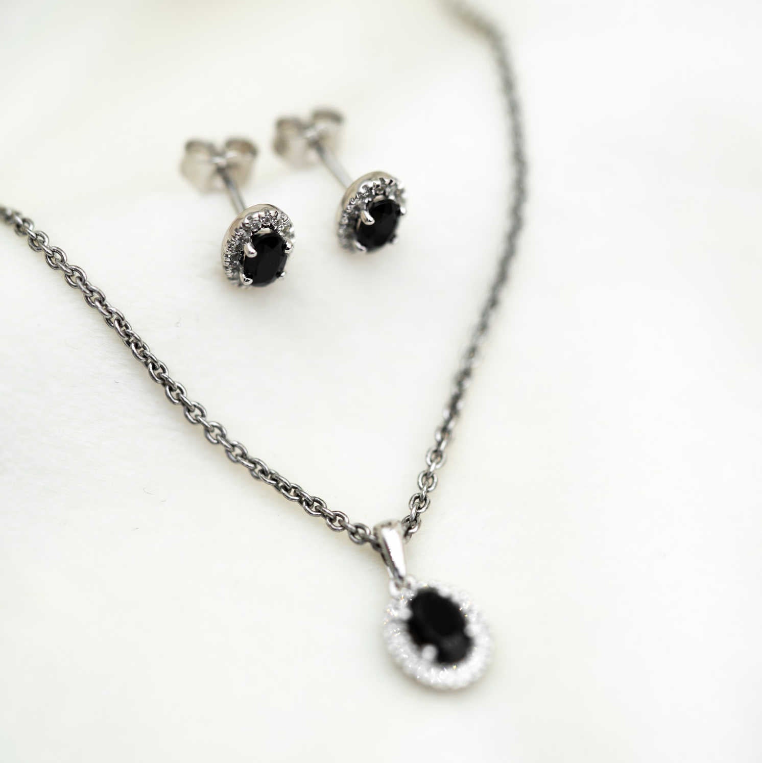 Øredobber i gull med diamant 0.09 ct WSI 14150031 - Bjerveur.noØredobber i gull med diamant 0.09 ct WSI 14150031