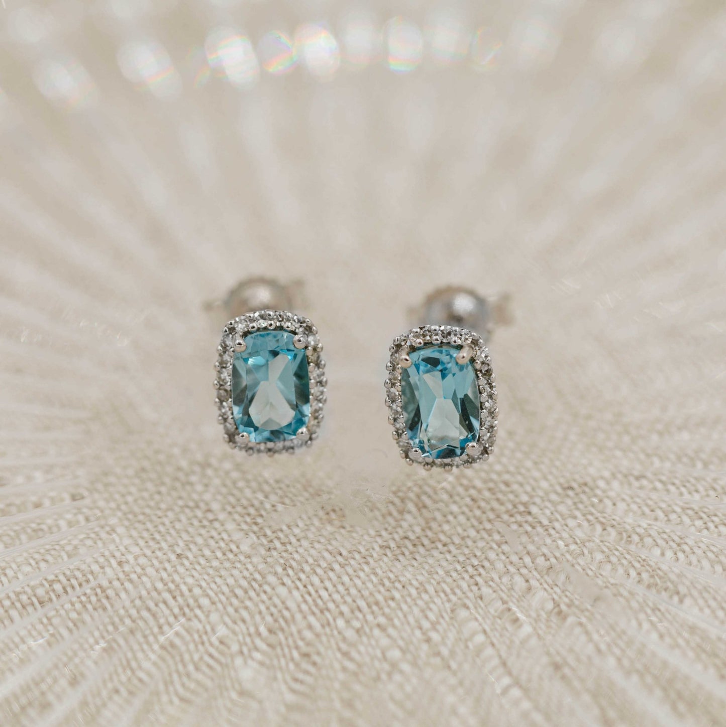 Øredobber i gull med diamant 0,11 ct WSI 1415992 - Bjerveur.noØredobber i gull med diamant 0,11 ct WSI 1415992