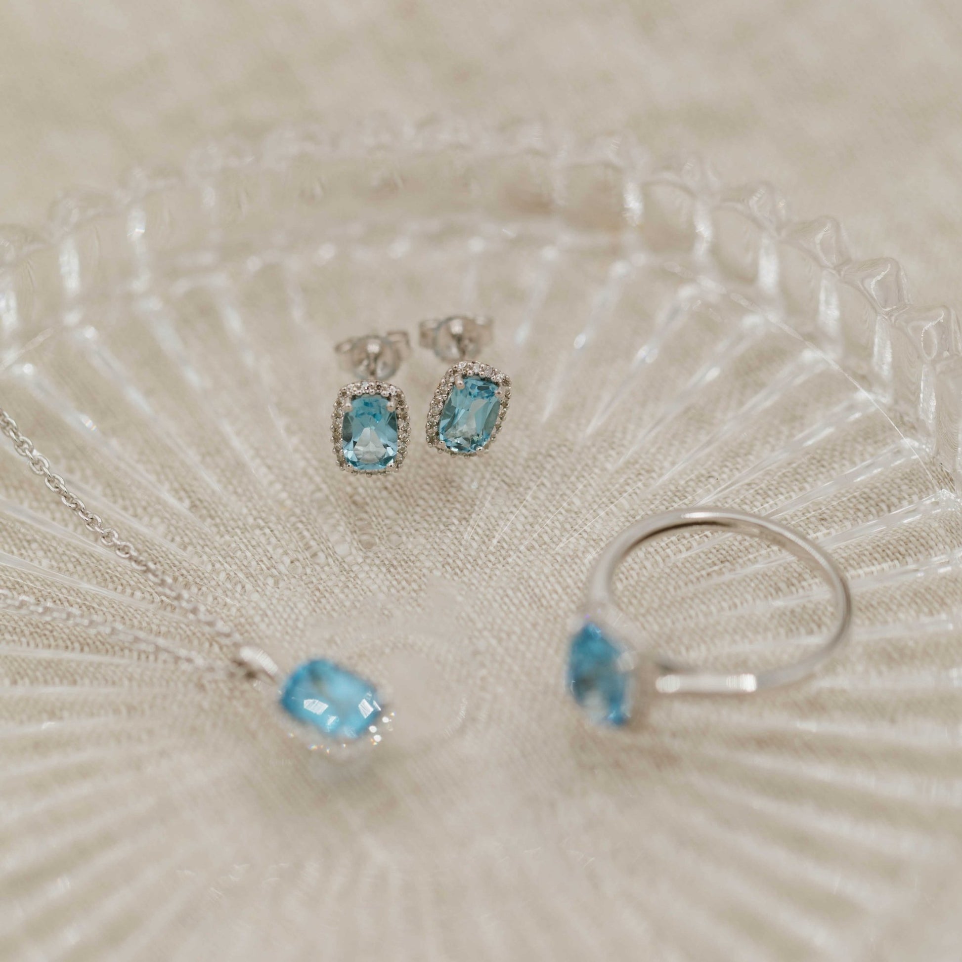 Øredobber i gull med diamant 0,11 ct WSI 1415992 - Bjerveur.noØredobber i gull med diamant 0,11 ct WSI 1415992