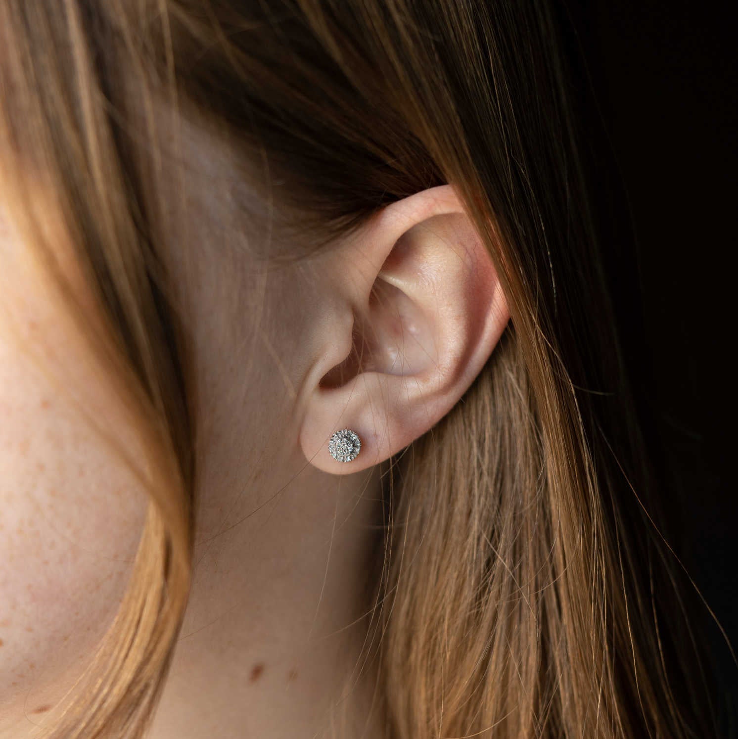 Øredobber i gull med diamant 0.12 ct WSI 24150009 - Bjerveur.noØredobber i gull med diamant 0.12 ct WSI 24150009