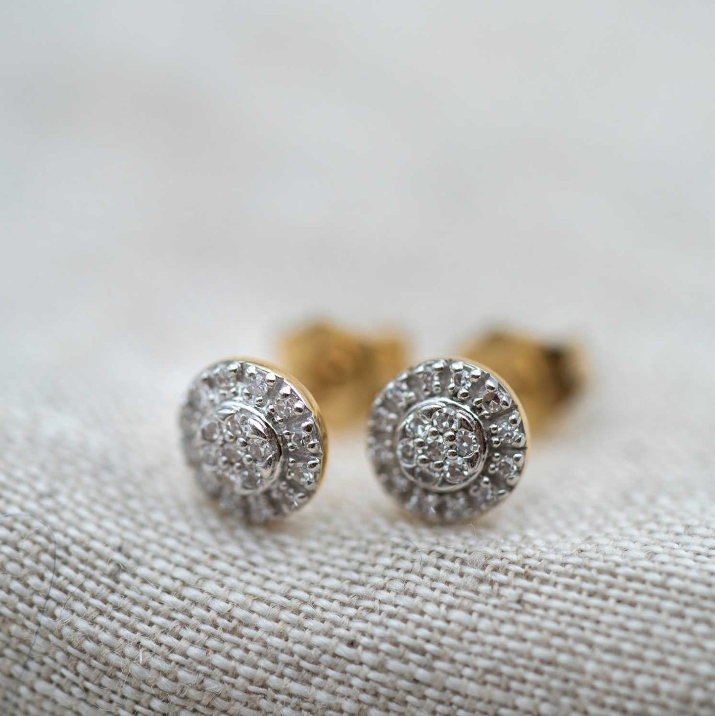 Øredobber i gull med diamant 0.12 ct WSI 24150009 - Bjerveur.noØredobber i gull med diamant 0.12 ct WSI 24150009