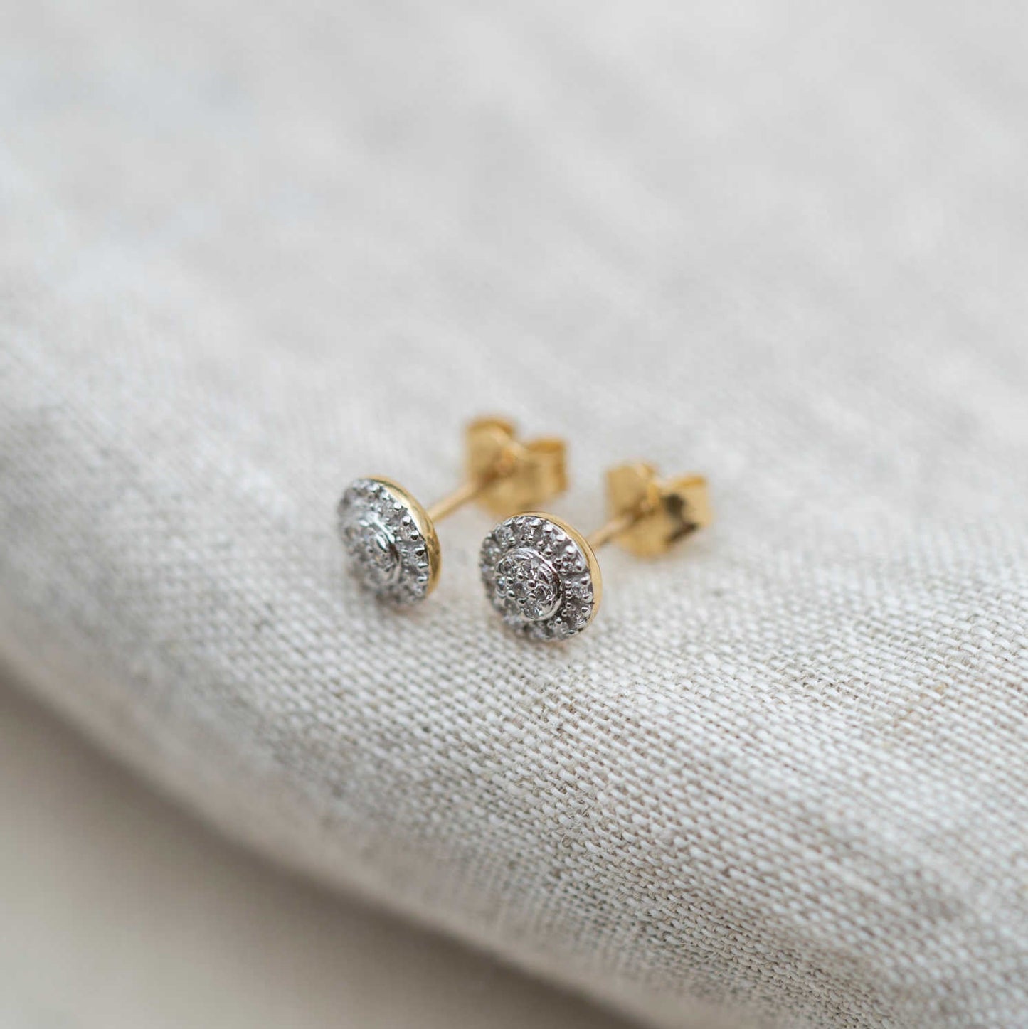 Øredobber i gull med diamant 0.12 ct WSI 24150009 - Bjerveur.noØredobber i gull med diamant 0.12 ct WSI 24150009