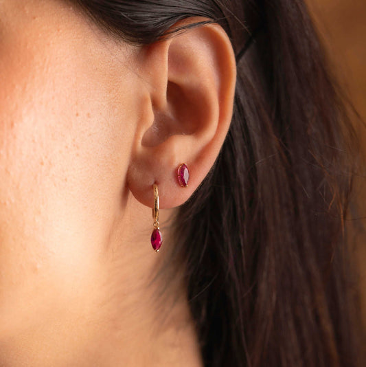 Øredobber i gull med rød zirkonia 59751 - Bjerveur.noØredobber i gull med rød zirkonia 59751