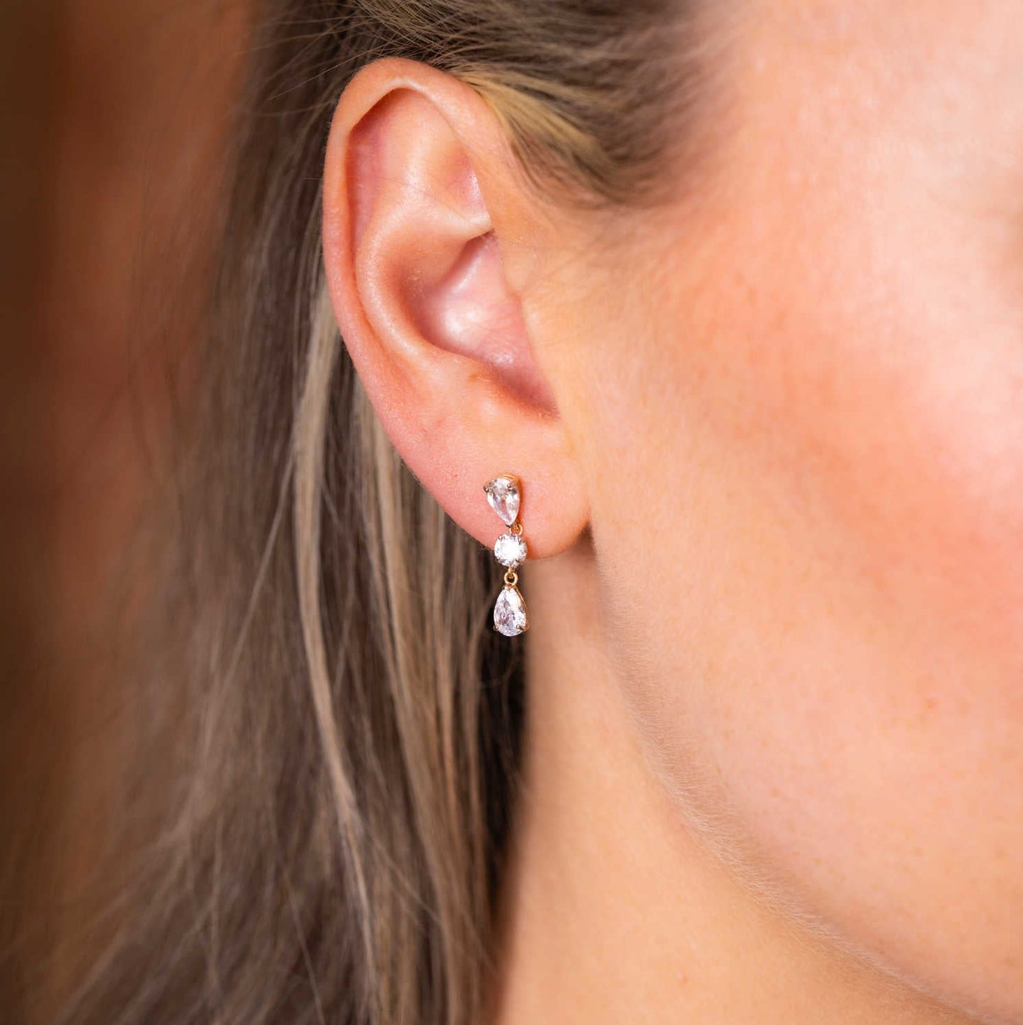 Øredobber i gult gull med zirkonia 59725 - Bjerveur.noØredobber i gult gull med zirkonia 59725