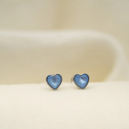 Øredobber i sølv med lys blå perle hjert - Bjerveur.noØredobber i sølv med lys blå perle hjert