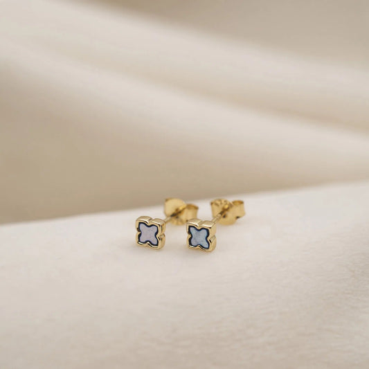 Øredobber i sølv med perlemor blomst - Bjerveur.noØredobber i sølv med perlemor blomst