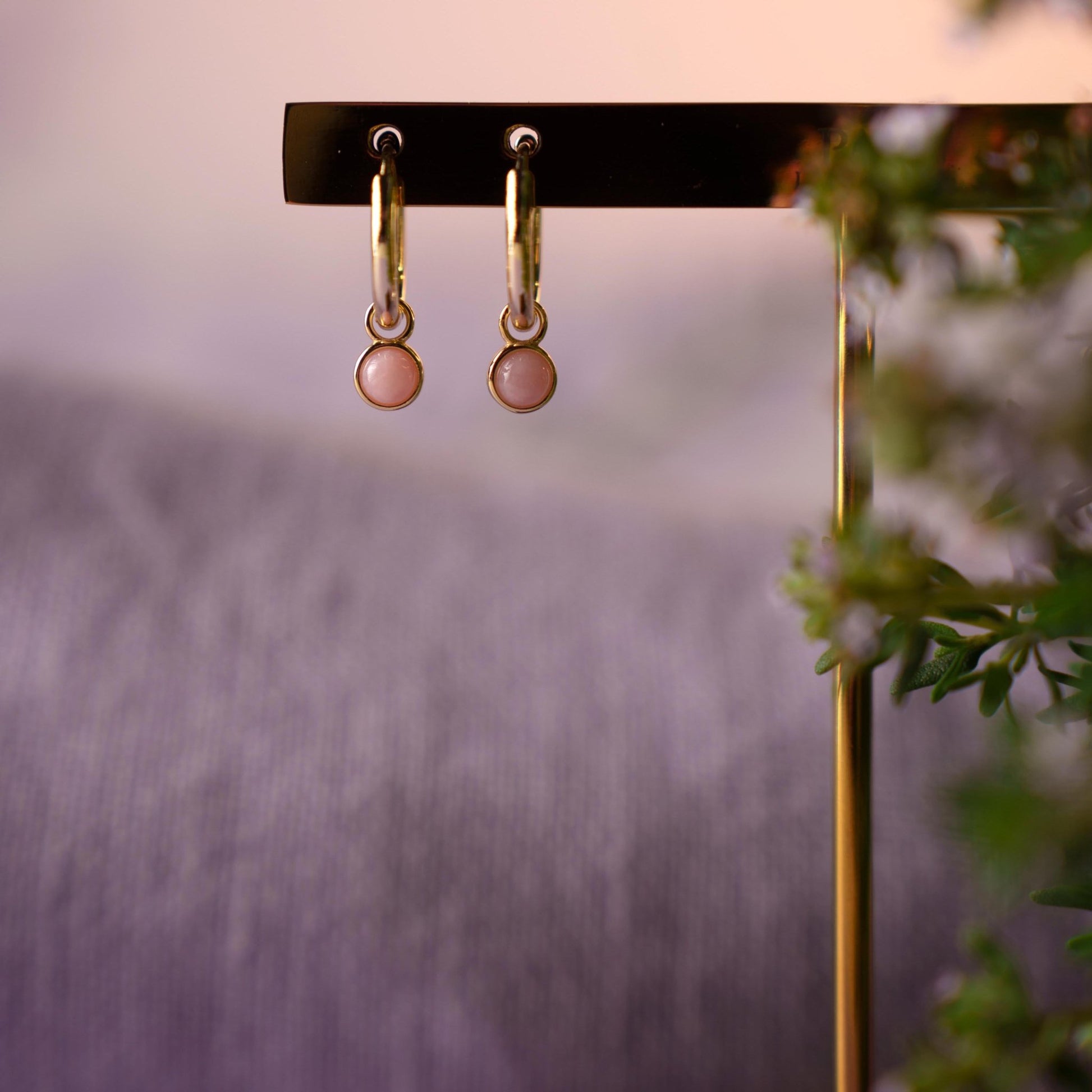 Ørering i sølv med rosa opal KJÆRLIGHET 48104 - Bjerveur.noØrering i sølv med rosa opal KJÆRLIGHET 48104