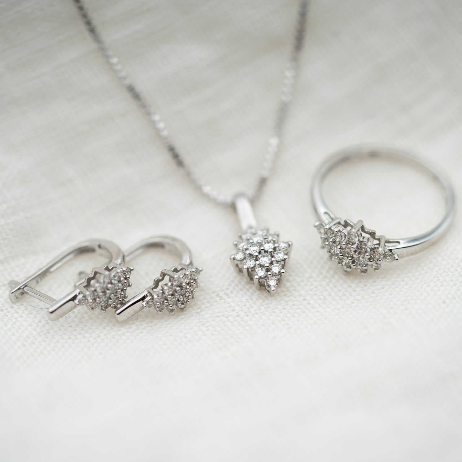 ØRERINGER I GULL MED DIAMANTER 0,33 CT 59433 - Bjerveur.noØRERINGER I GULL MED DIAMANTER 0,33 CT 59433