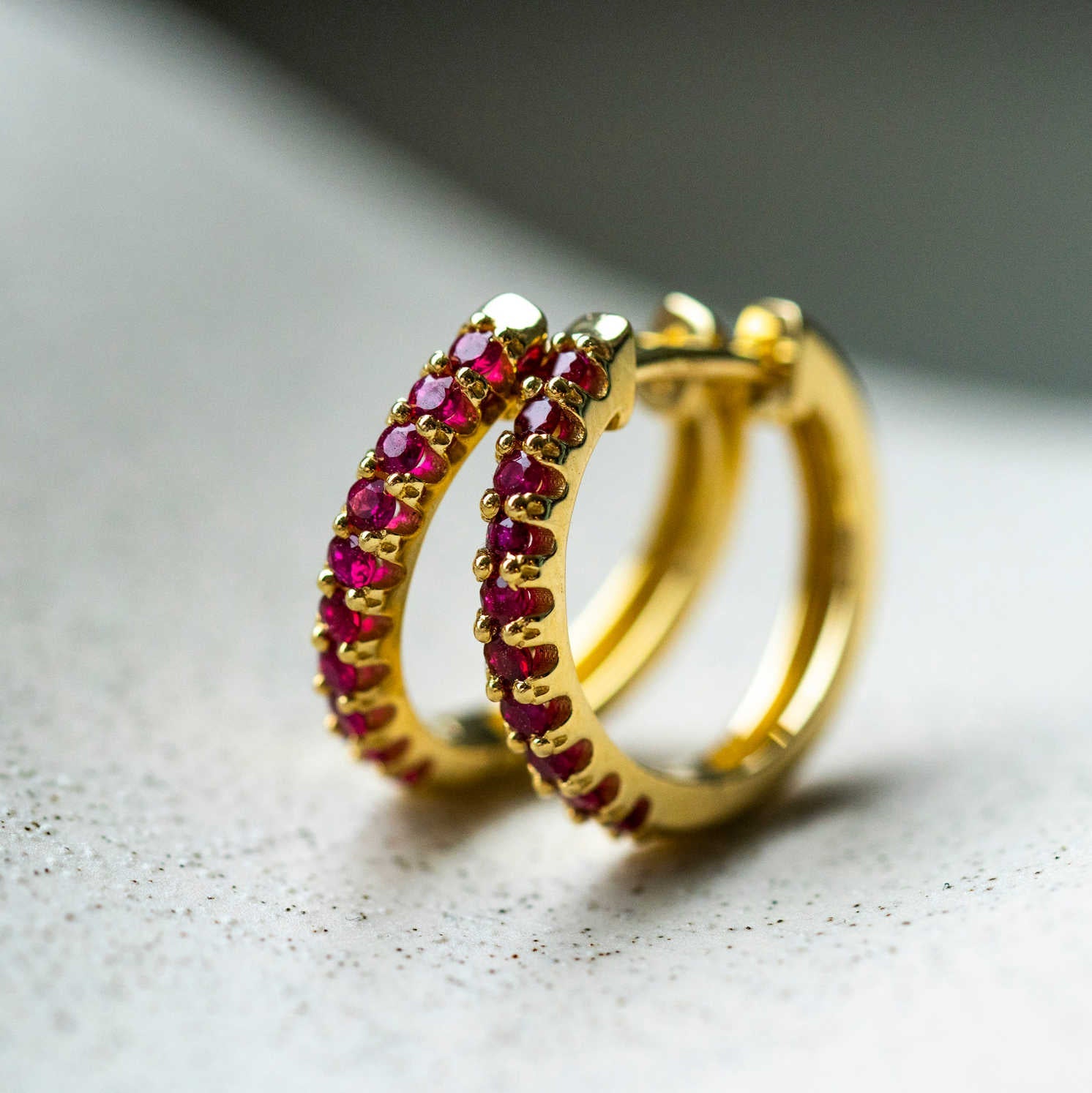 Øreringer i gull med rubin 24250032 - 25 - Bjerveur.noØreringer i gull med rubin 24250032 - 25