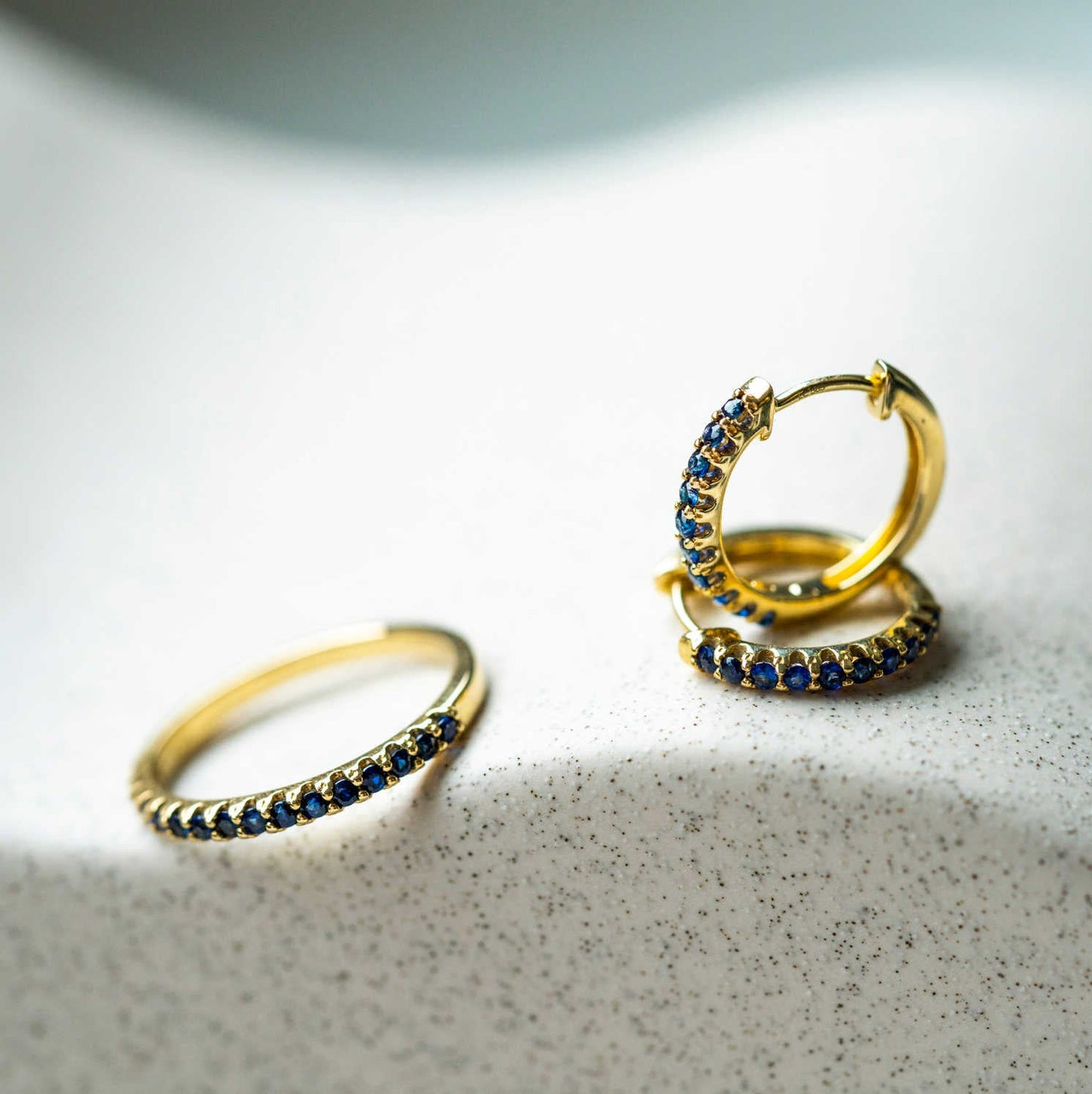 Øreringer i gull med safir 24250032 - 26 - Bjerveur.noØreringer i gull med safir 24250032 - 26