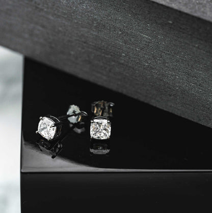 Rex øredobber i sølv med blank zirkonia 972618 - Bjerveur.noRex øredobber i sølv med blank zirkonia 972618