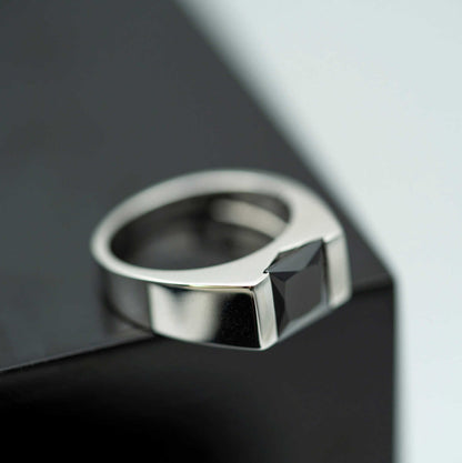 RING I SØLV MED SORT ZIRKONIA 972573 - Bjerveur.noRING I SØLV MED SORT ZIRKONIA 972573