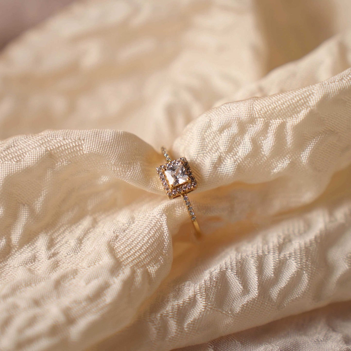 Ring med zirkonia Luxe 992353 - Bjerveur.noRing med zirkonia Luxe 992353