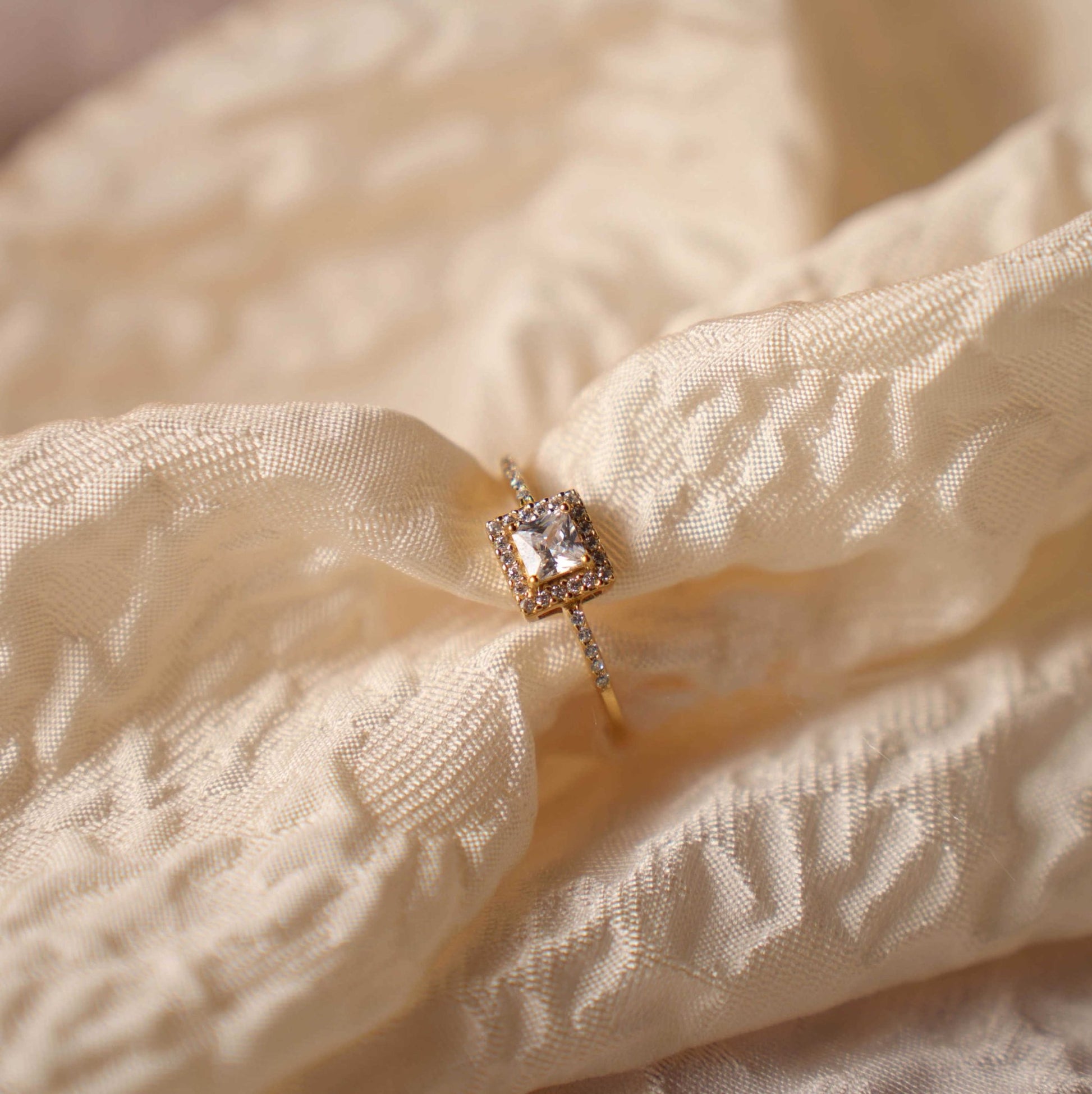 Ring med zirkonia Luxe 992353 - Bjerveur.noRing med zirkonia Luxe 992353