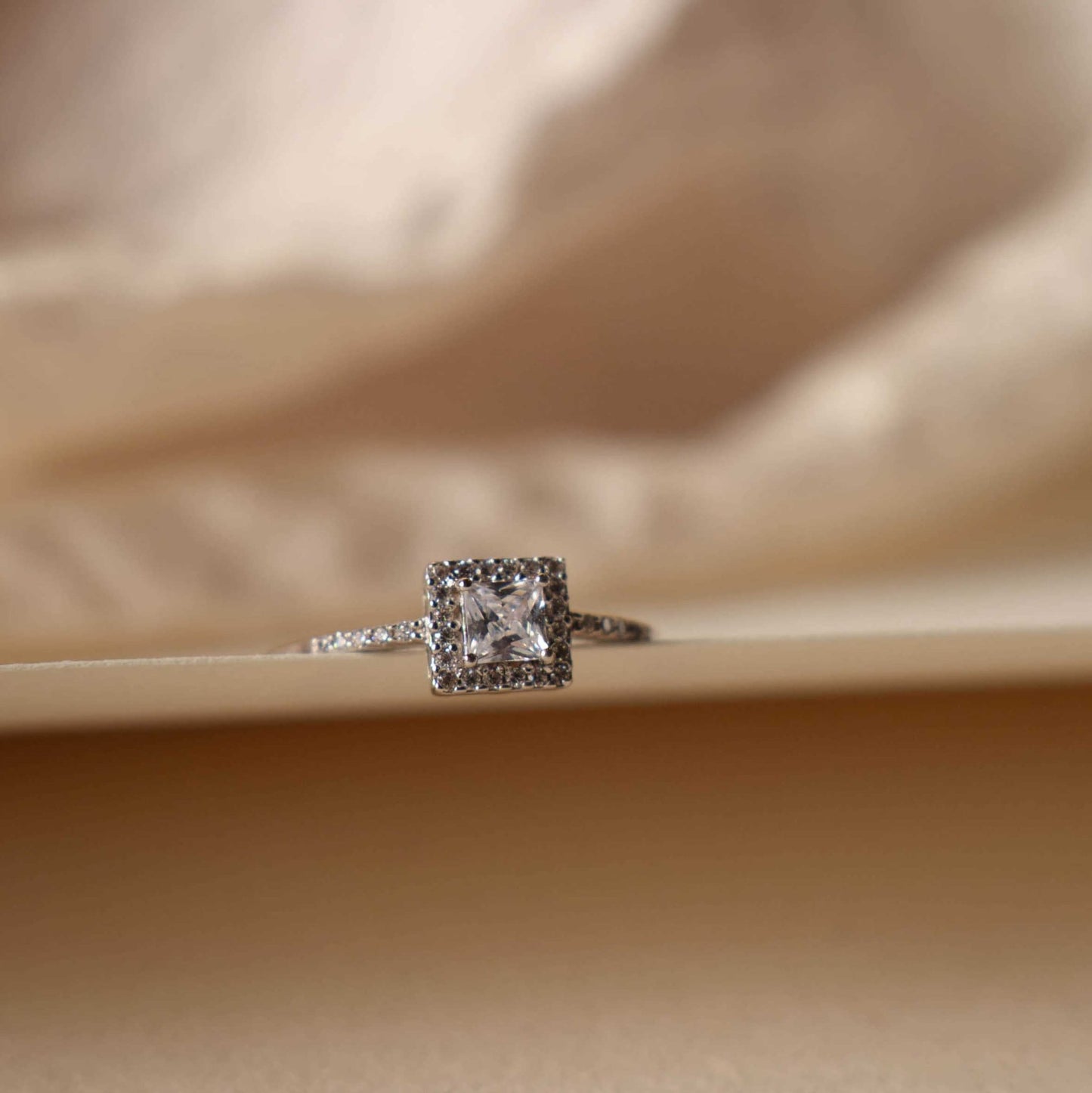 Ring med zirkonia Luxe 992356 - Bjerveur.noRing med zirkonia Luxe 992356