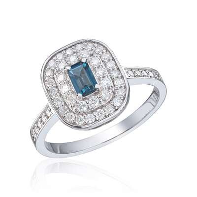 Ring New York 0,50ct TWSI London Blue Topas 14K Hvitt gull Artikkelnr: 57383 - Bjerveur.noRing New York 0,50ct TWSI London Blue Topas 14K Hvitt gull Artikkelnr: 57383