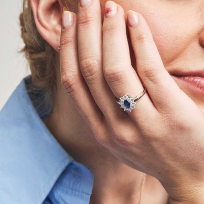 Royal ring i sølv med blå sten 992443 - Bjerveur.noRoyal ring i sølv med blå sten 992443