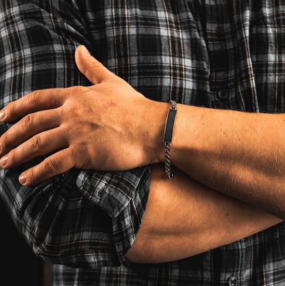 Stark armbånd i stål med sorte stener 972603 - Bjerveur.noStark armbånd i stål med sorte stener 972603