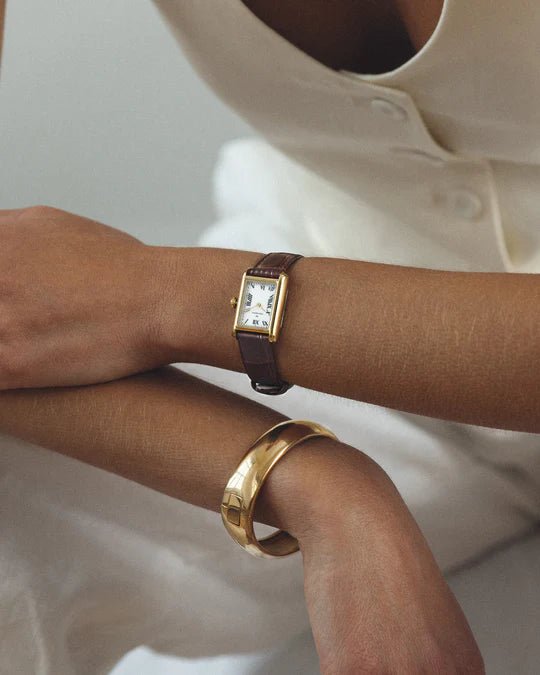 Tidløs Brun Lær Gullfarget / Hvit 19 x 28 mm SKU | MB0247 - Bjerveur.noTidløs Brun Lær Gullfarget / Hvit 19 x 28 mm SKU | MB0247