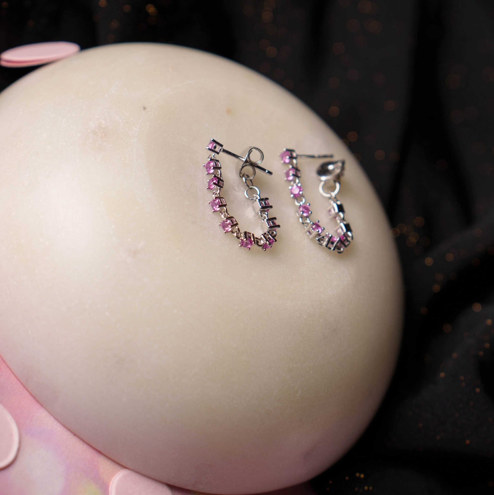 Zela øredobber med rosa zirkonia 992473 - Bjerveur.noZela øredobber med rosa zirkonia 992473